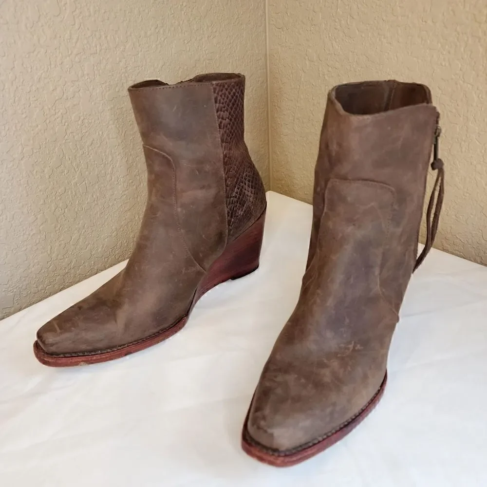 Johnny Ringo- Brown Leather Cowgirl Western Booties with Side Zippers, Size 7.5